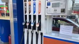 NIS-ova pumpa sa oznakom da ne prima kartice zbog uvođenja sankcija