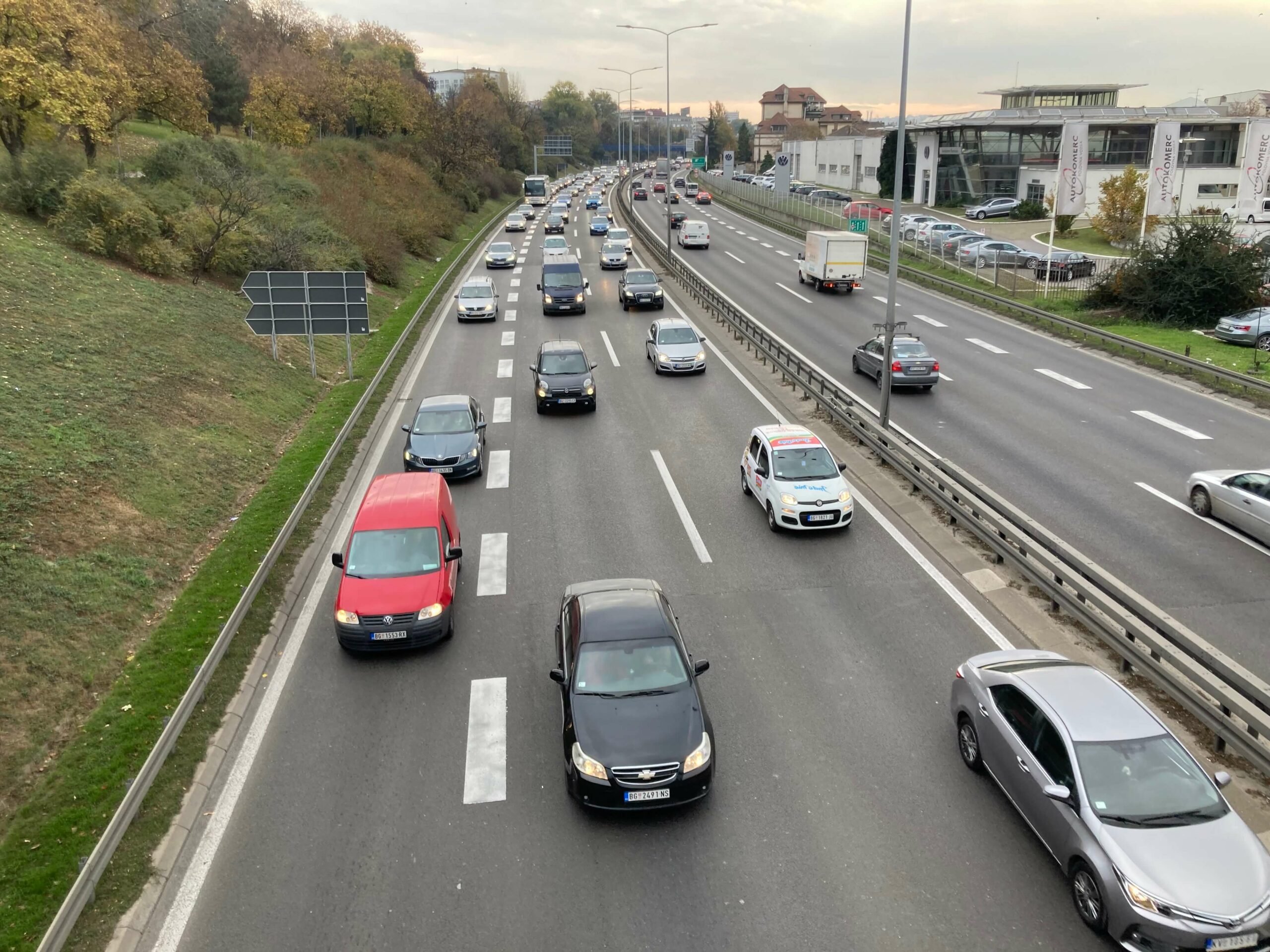Automobili na autoputu u Beogradu