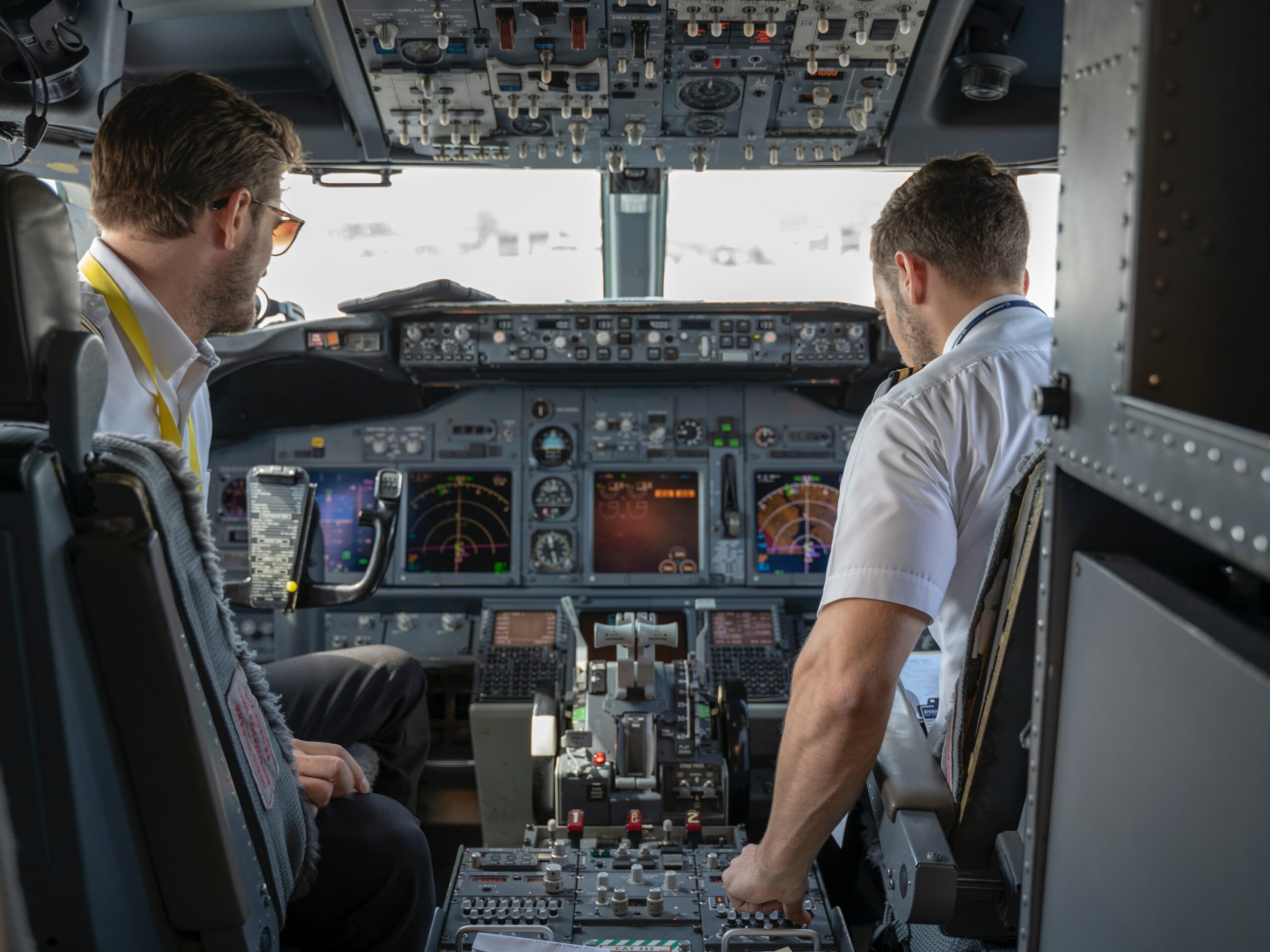 Piloti u kabini aviona