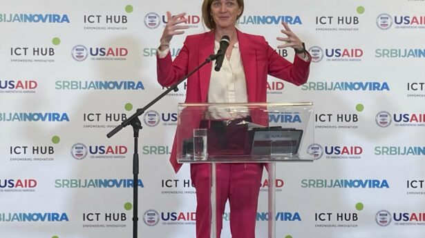 Samanta Pauer, direktorka USAID