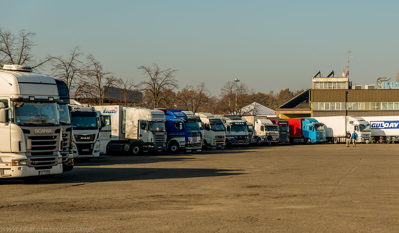 kamioni na parkingu