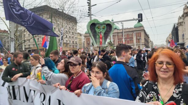 Protest 15. mart U Beogradu, foro : Nova Ekonomija