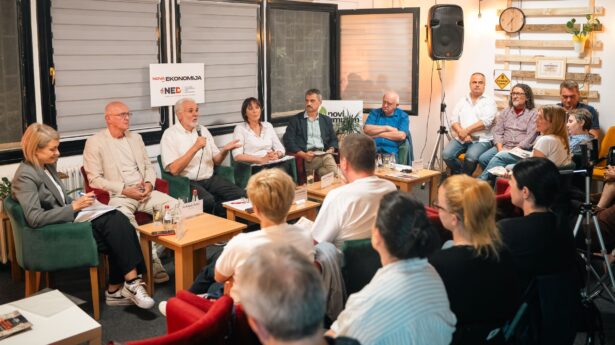 Tribina u Zrenjaninu, Foto: Nova Ekonomija