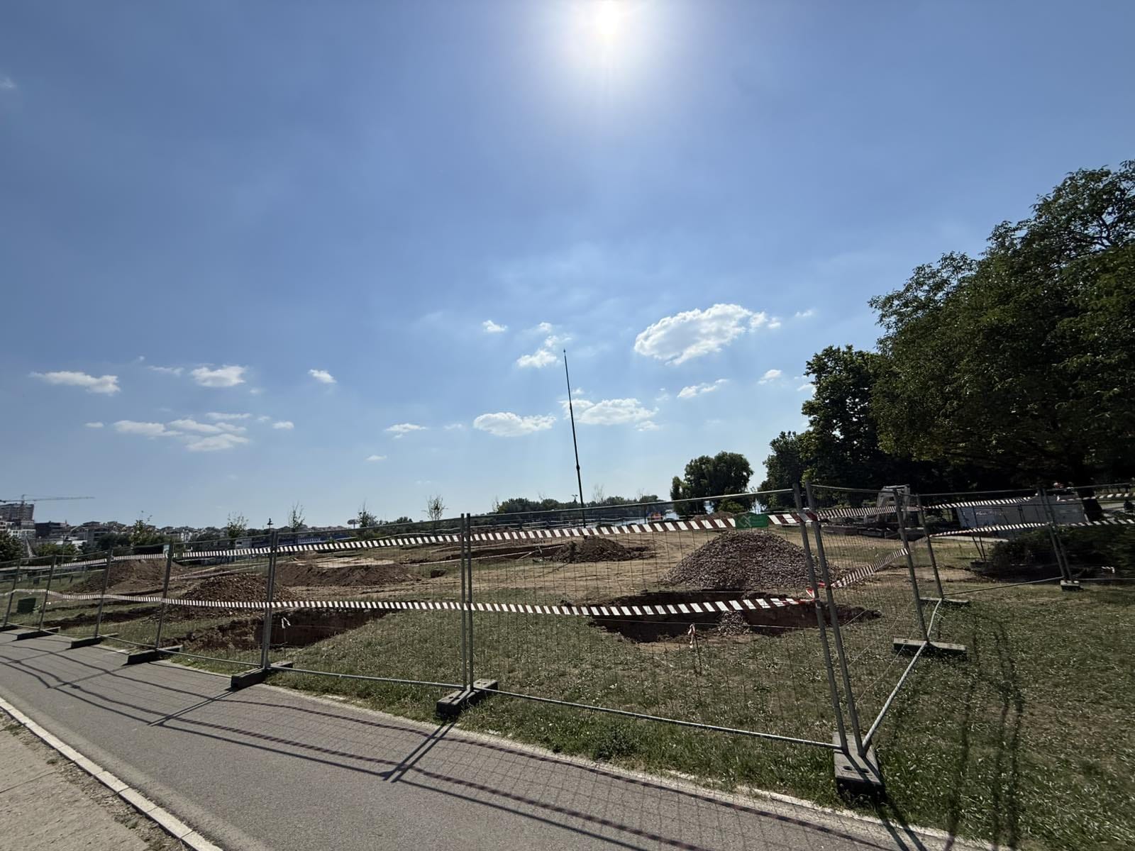posečeno rastinje na Adi Ciganliji zarad postavljanja panoramskog balona