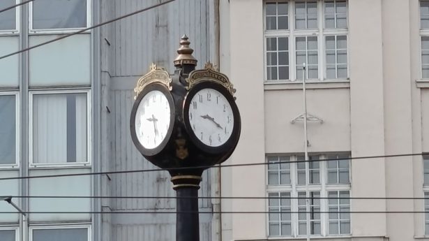 Sat na Trgu republike, Beogradski sat, ponovo ne radi kako treba- sada žuri